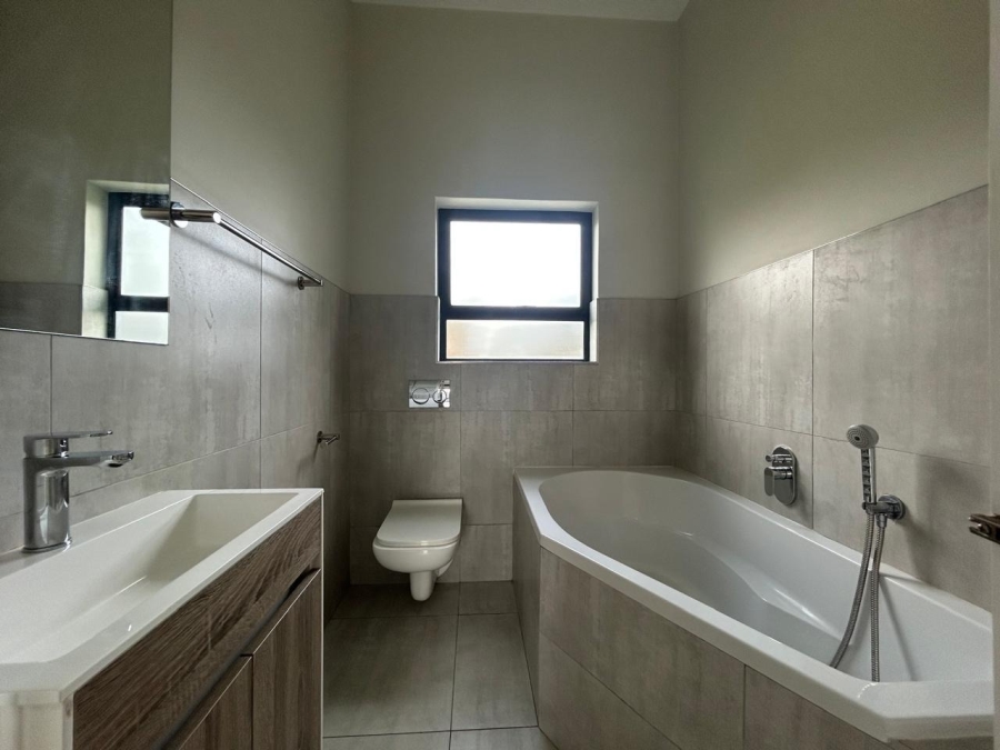 To Let 2 Bedroom Property for Rent in Royal Ascot Western Cape